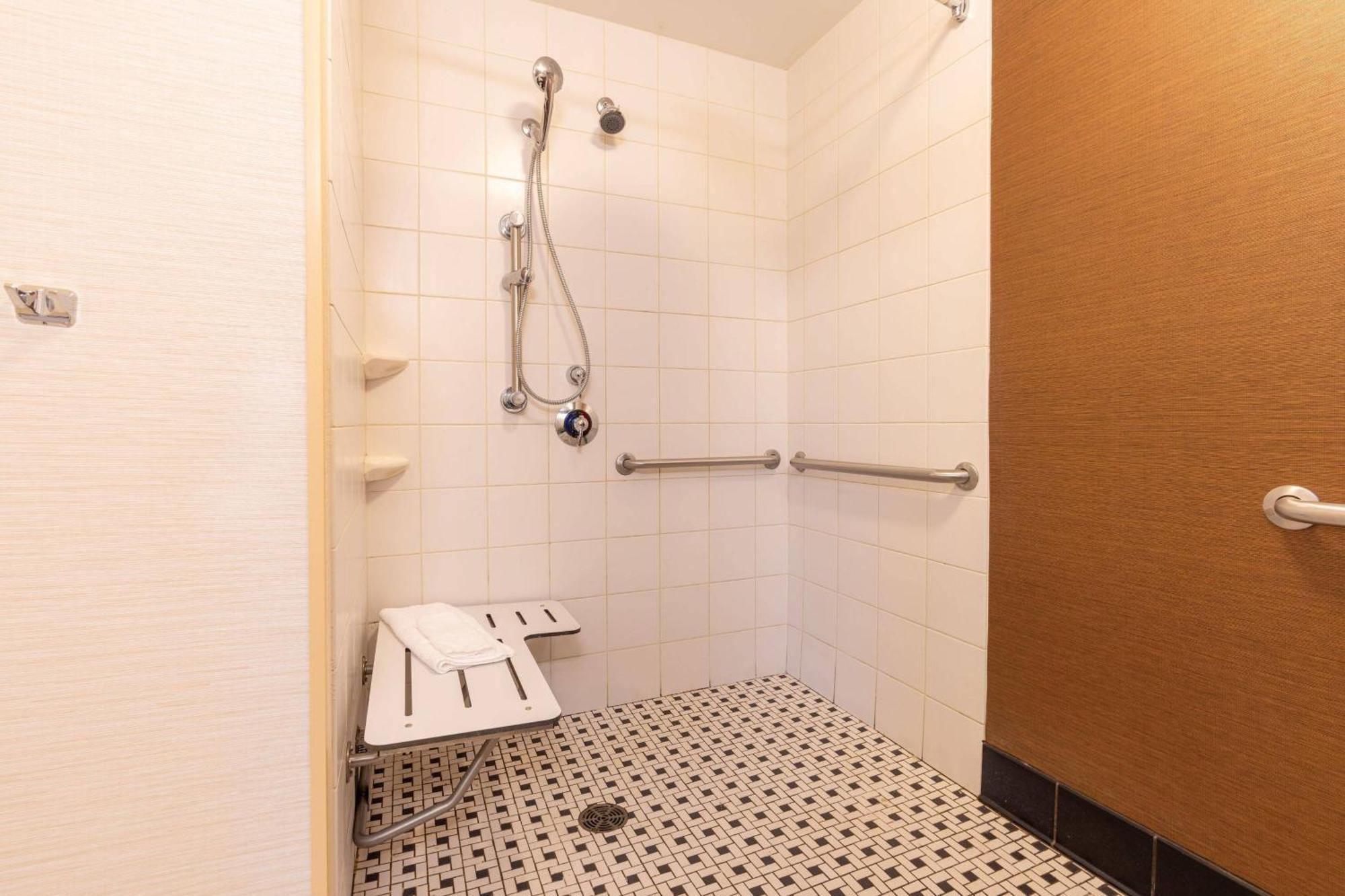 Fairfield Inn & Suites Бедфорд Екстериор снимка