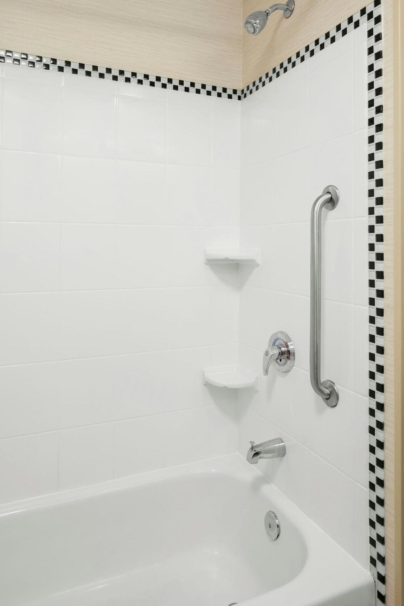 Fairfield Inn & Suites Бедфорд Екстериор снимка