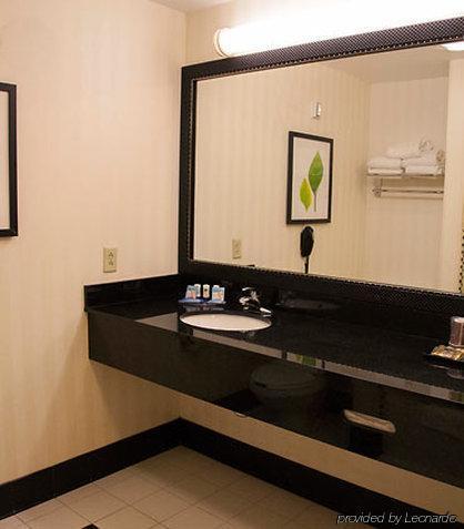 Fairfield Inn & Suites Бедфорд Стая снимка